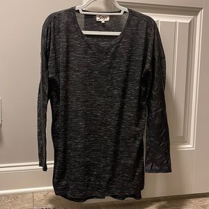 Sogi top with faux leather on sleeves